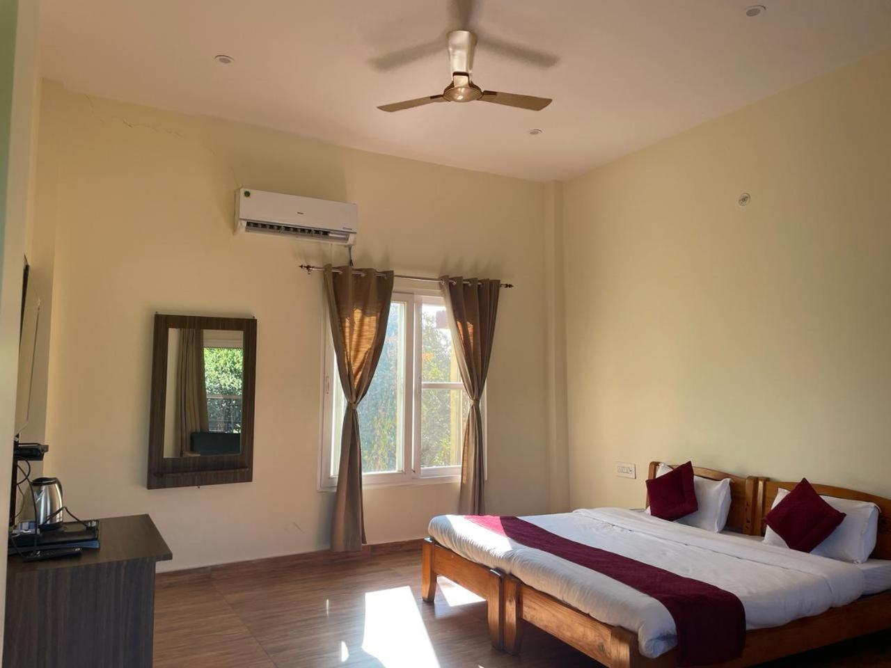 Karans Corbett Motel Rāmnagar Buitenkant foto